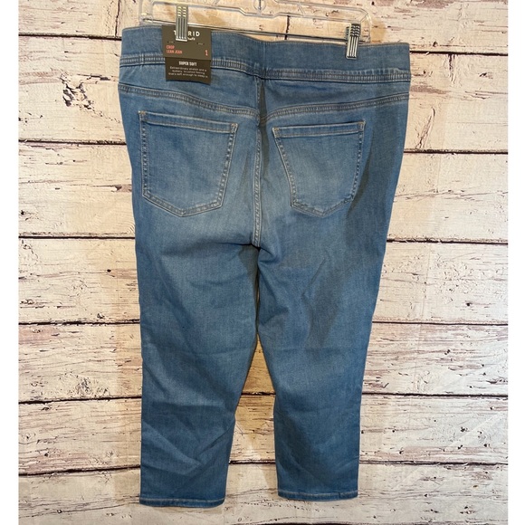 TORRID Lean Jean Pull On Cropped Light Wash-Torrid 1 - Picture 2 of 2